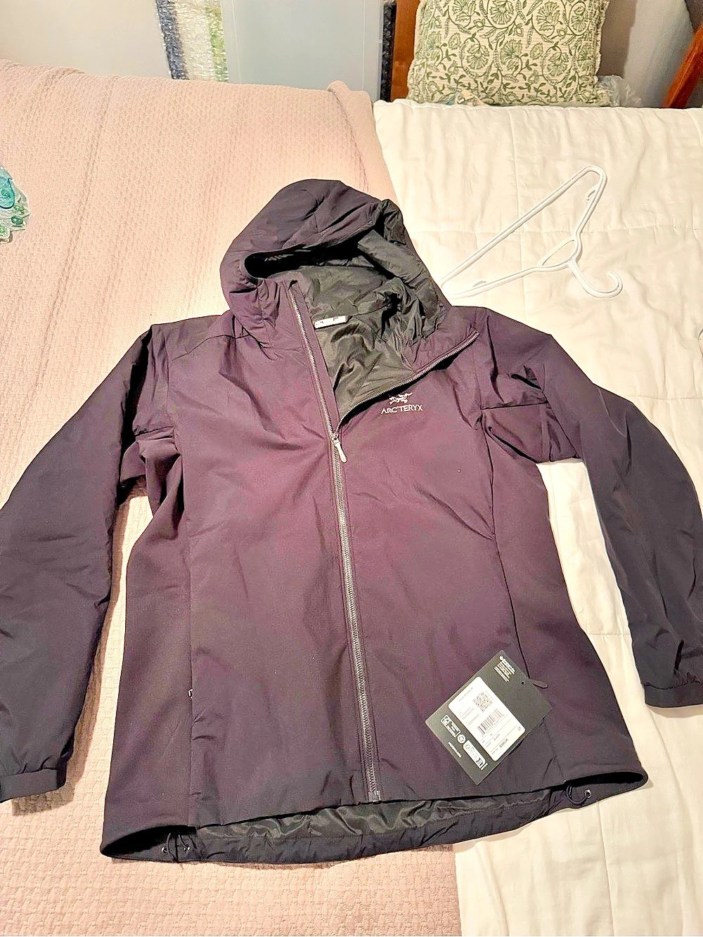 Arc'teryx Atom Hoody Women's Black Hooded Ski Jacket